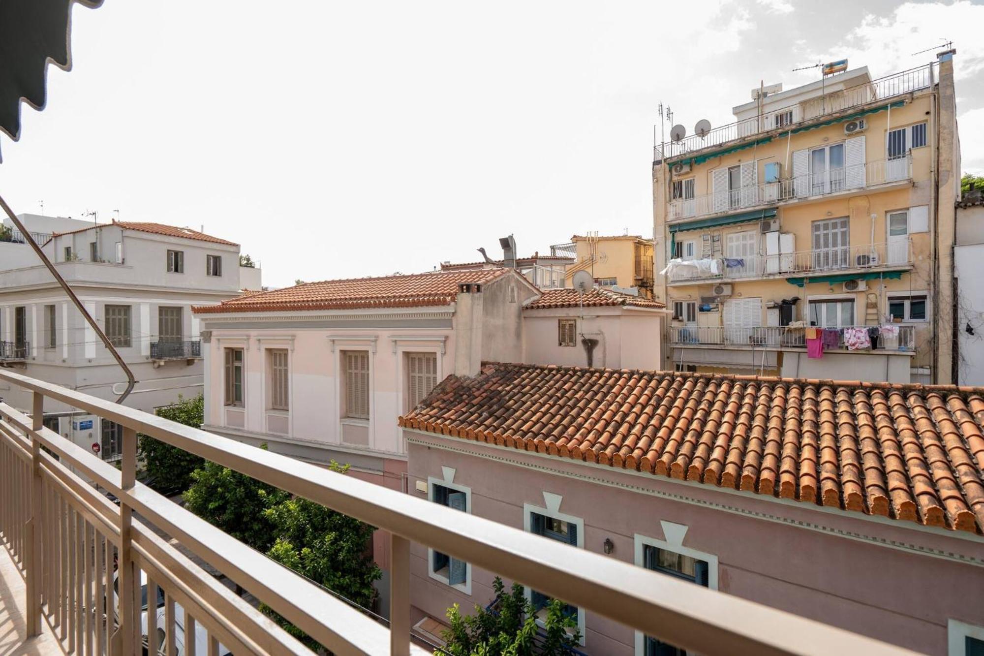 1br Thiseio Charm - 10 Minutes From Acropolis *