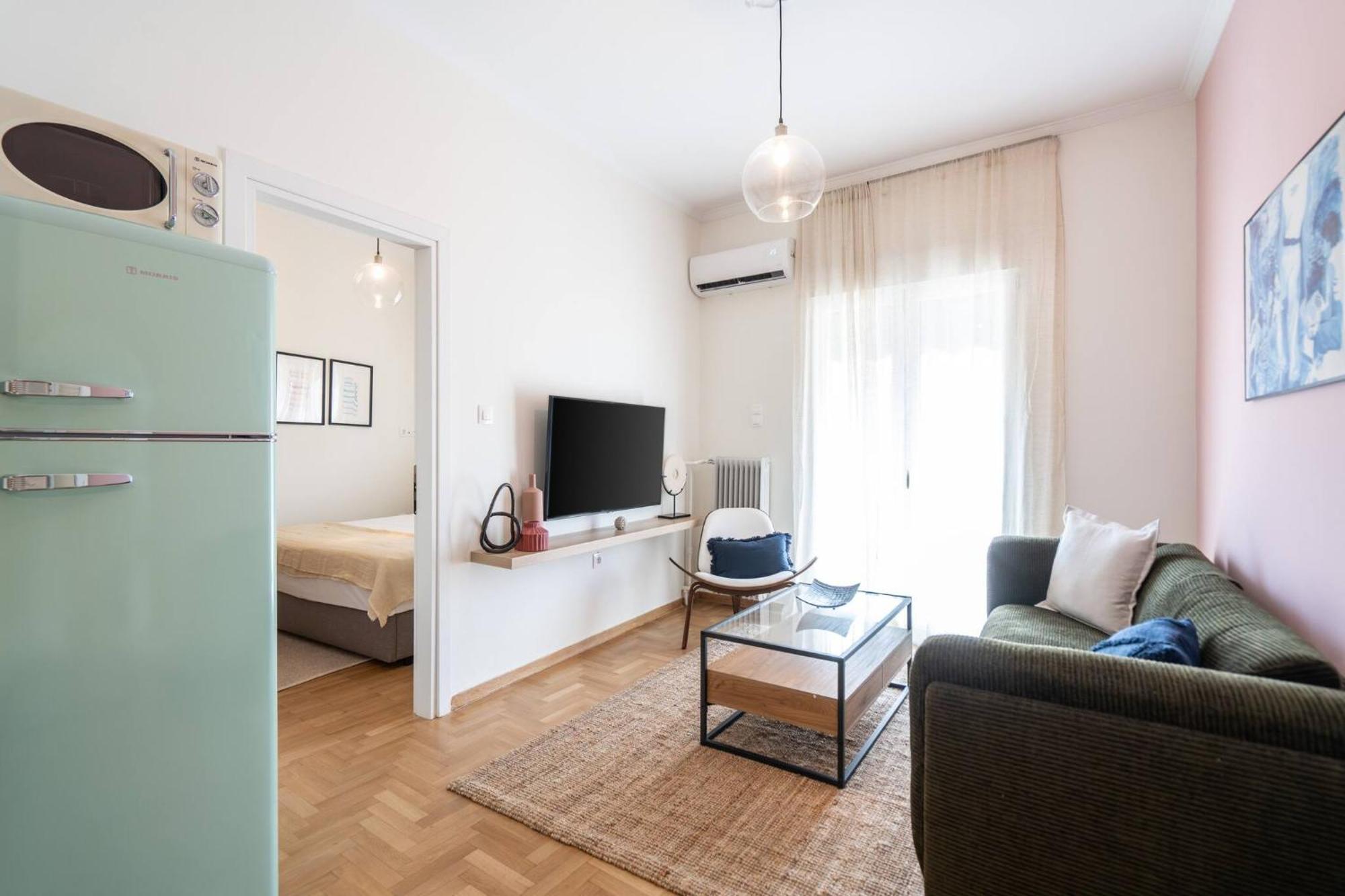 1br Thiseio Charm - 10 Minutes From Acropolis *